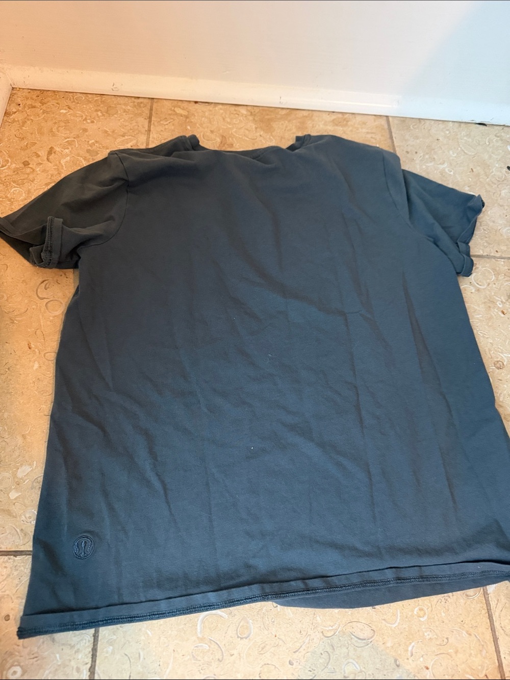 lululemon athletica Men's Charcoal Gray Short Sleeve Tee